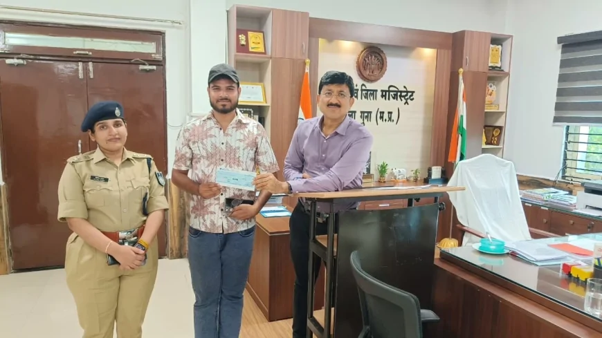 कलेक्टर ने रेडक्रॉस के माध्यम से दी 10 हजार रुपये की आर्थिक सहायता