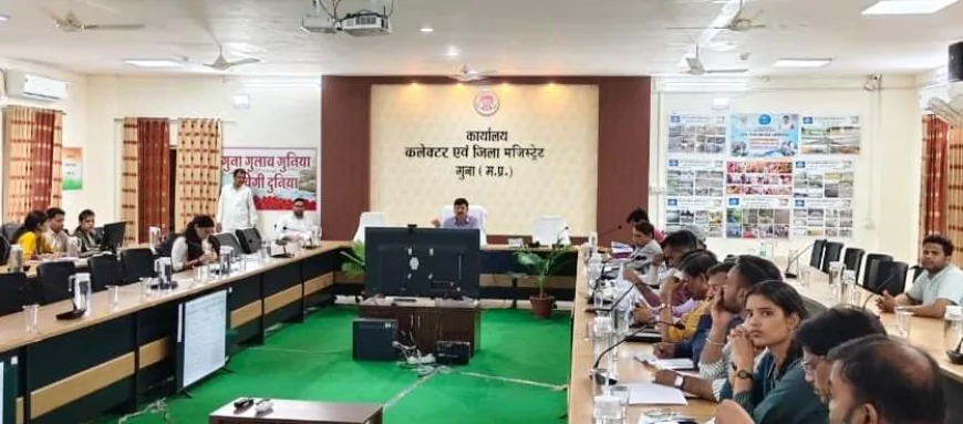 निर्माण कार्यों की समीक्षा बैठक में कलेक्टर के निर्देश, समय-सीमा में पूर्ण हों विकास कार्य, गुणवत्ता से नहीं होगा समझौता