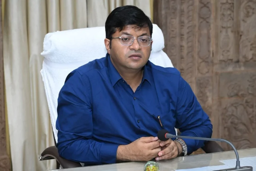 चरनोई भूमि को निजी दर्ज कराने के मामले में कलेक्टर ने की कार्यवाही