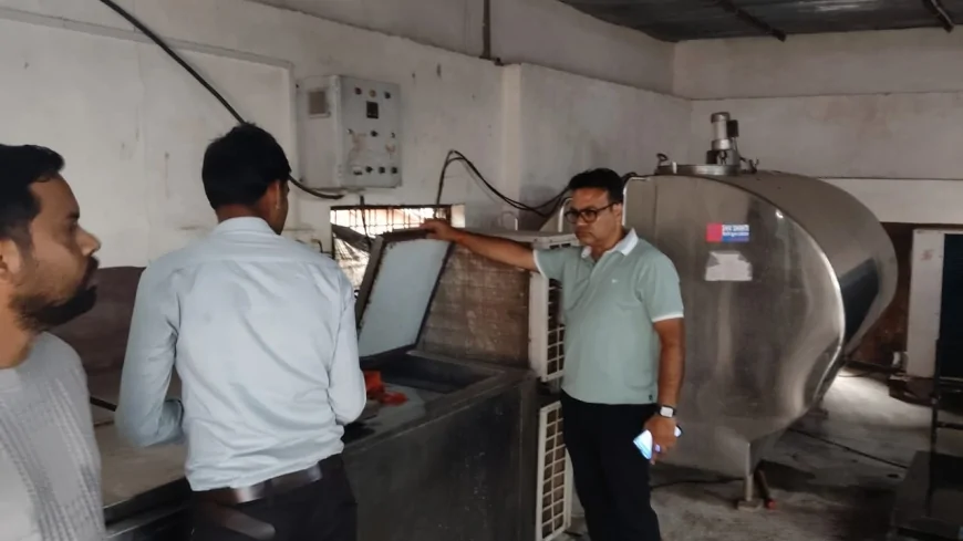 मिलावट के विरुद्ध अभियान जारी: खाद्य सुरक्षा विभाग ने मिल्क चिलिंग सेंटरों एवं डेयरियों से लिए दूध, घी और तेल के सैंपल