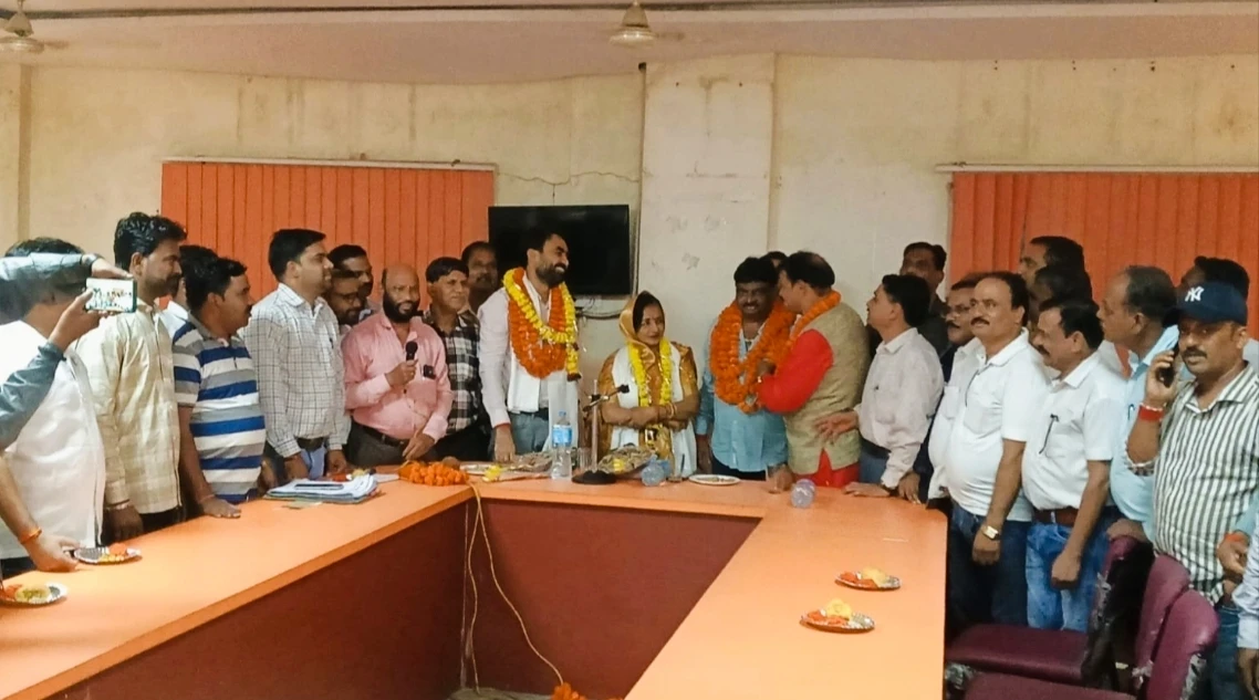 पदोन्नति पर नपा कर्मचारियों ने अध्यक्ष, सीएमओ का माना आभार