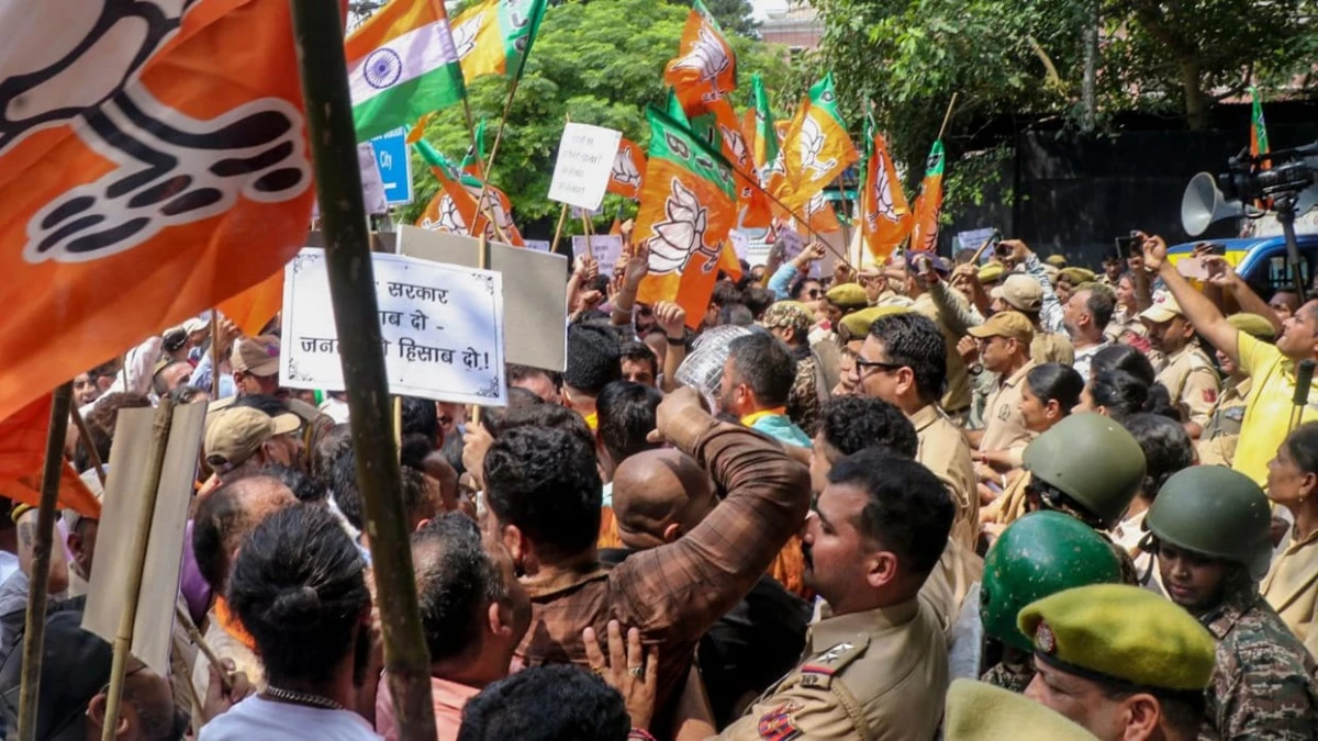 उमर सरकार के खिलाफ भाजपा का हल्लाबोल, रोजगार और विकास के मुद्दे पर जम्मू में प्रदर्शन