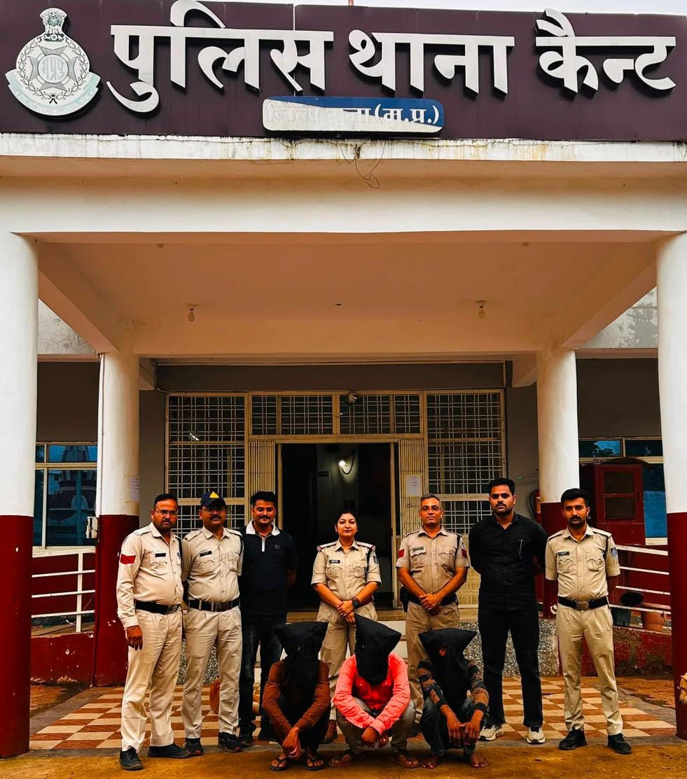 गोविंद गार्डन डकैती का 24 घंटे में खुलासा, कैंट पुलिस ने तीन आरोपियों को किया गिरफ्तार; फरार साथियों की तलाश जारी