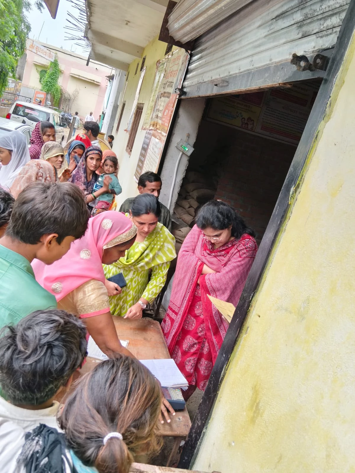 डिप्टी कलेक्टर महिमा चौधरी ने उचित मूल्य दुकानों का किया निरीक्षण, राशन वितरण की ली जानकारी