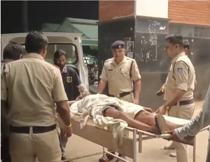गुना रेलवे स्टेशन पर बेहोश मिले बुजुर्ग को डायल-112 जवानों ने समय पर पहुंचाया अस्पताल