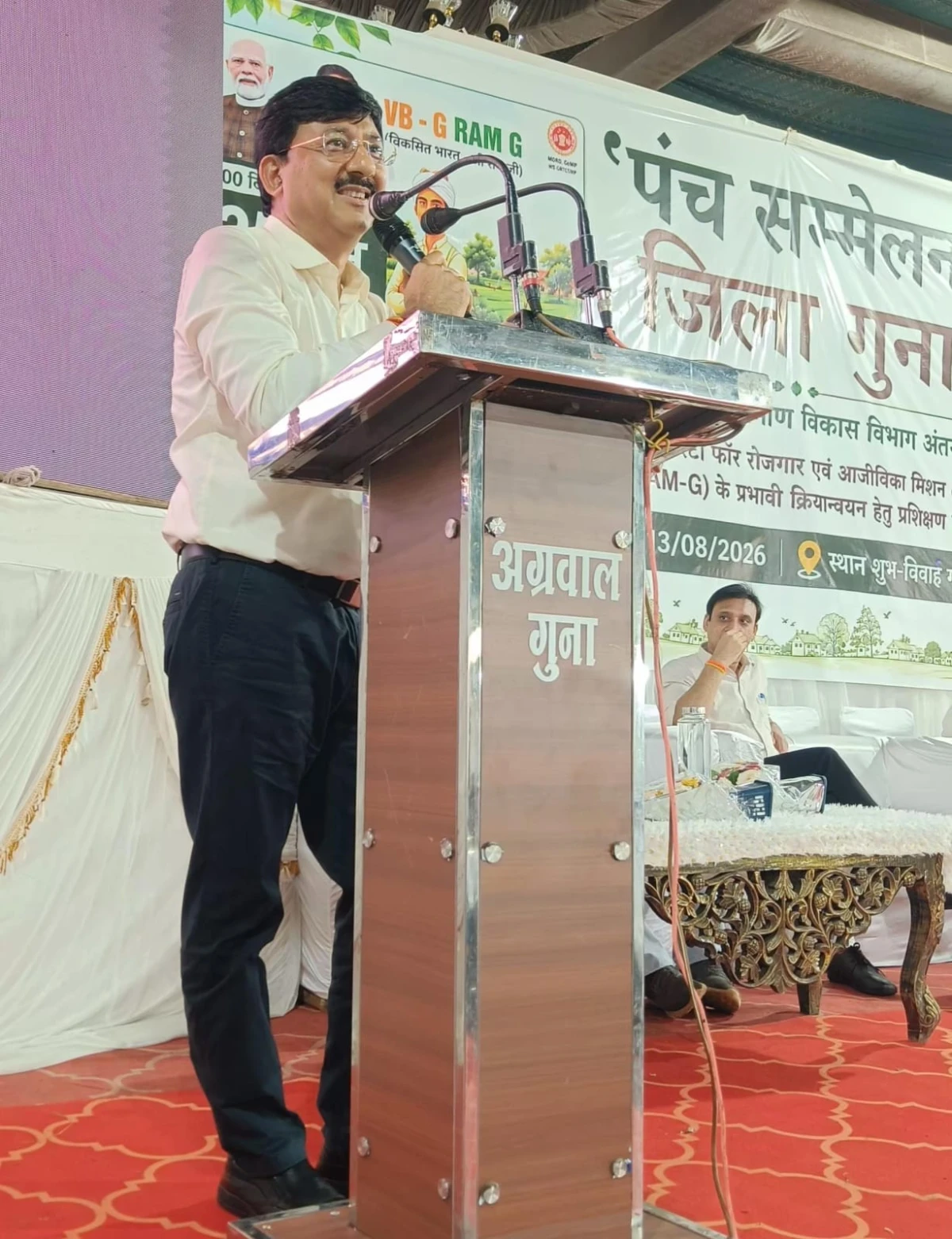 पंचायतें नवाचार अपनाकर जिले की पहचान राज्य स्तर तक पहुंचाएं : कलेक्टर