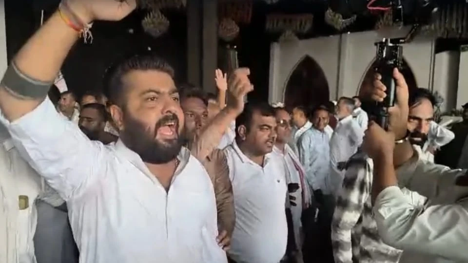 पंजाब कांग्रेस के सम्मेलन में खुलकर सामने आई गुटबाजी, चन्नी और घुबाया समर्थकों के बीच नारेबाजी