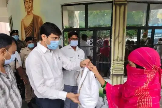 DM DISTRIBUTED FOOD BASKETS TO 132 TB PATIENTS