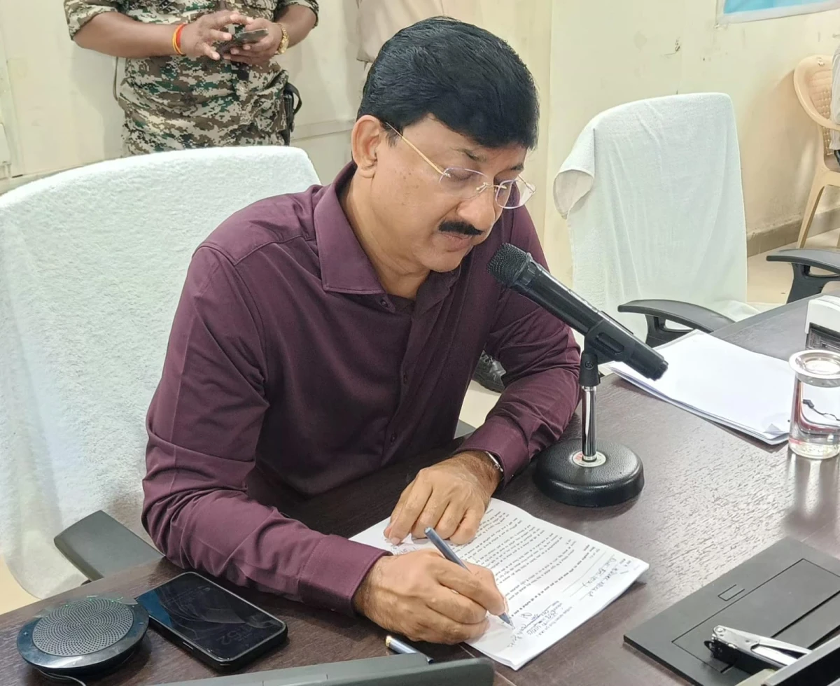 गुना जनसुनवाई में 265 आवेदनों पर सुनवाई, कई शिकायतों का मौके पर हुआ समाधान