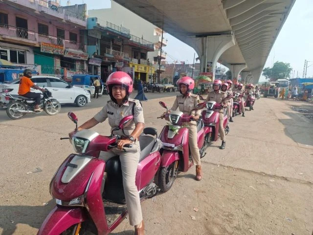 LADY POLICE TO PATROL WITH PINK SCHOOTIES