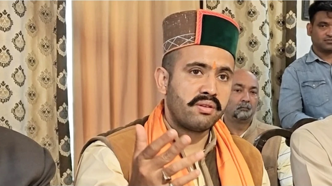 कंगना की टिप्पणी पर विक्रमादित्य सिंह का पलटवार, पूछा- केंद्र ने पेट्रोल-डीजल कितनी बार महंगा किया?