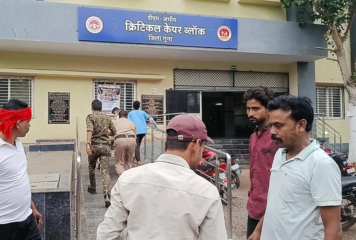 गुना में बेकाबू आयशर ट्रक ने पेट्रोल पंप कर्मी को मारी टक्कर, डायल-112 ने पहुंचाया अस्पताल