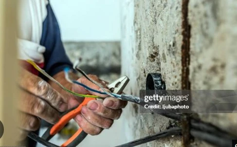 WELDING TECHNICIAN ELECTROCUTED TO DEATH