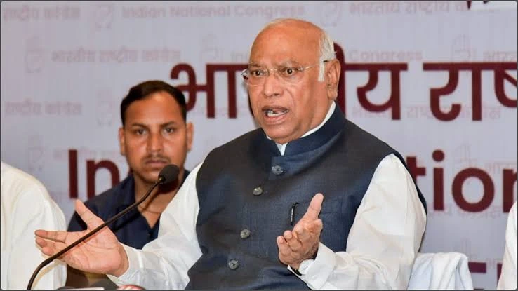 कल कुछ नहीं होगा: खरगे ने छात्रों पर पुलिस कार्रवाई को लेकर शाह से मांगा जवाब, बोले- संसद में जारी रहेगा विरोध