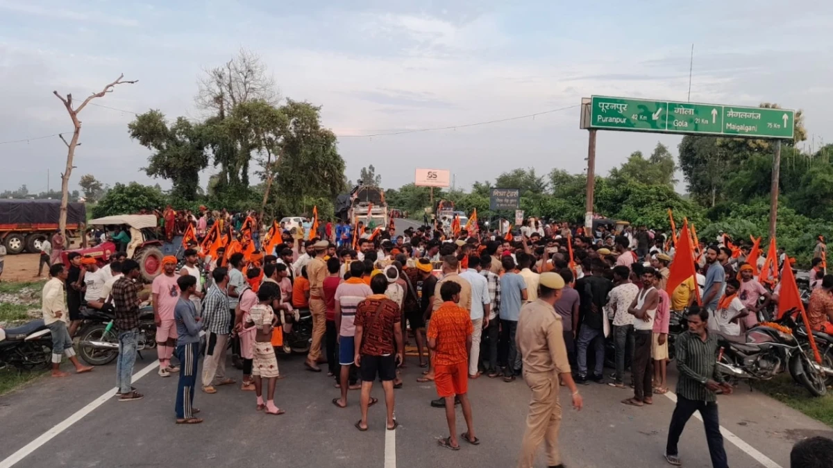 शाहजहांपुर में कार की टक्कर से कांवड़िये की मौत, दो घायल; गुस्साए श्रद्धालुओं ने हाईवे किया जाम
