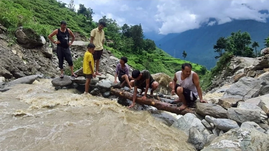 उत्तराखंड में बारिश का कहर: 85 सड़कें बंद, अलकनंदा-मंदाकिनी खतरे के निशान से ऊपर; पूरे प्रदेश में हाई अलर्ट