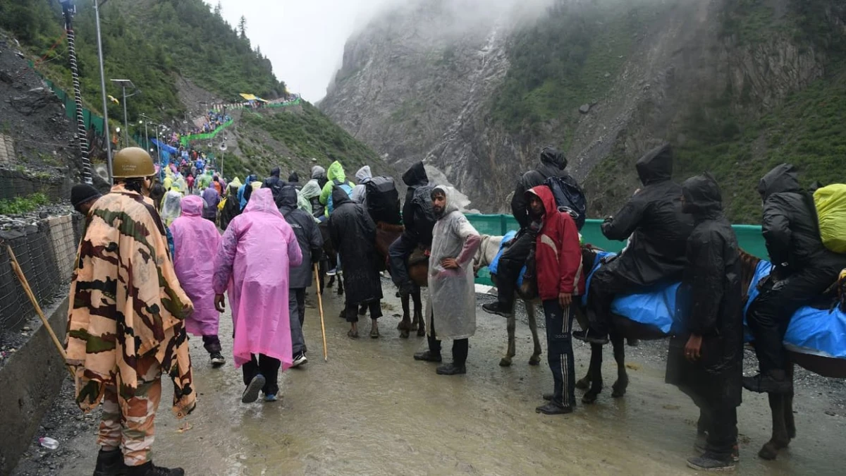 अमरनाथ यात्रा के लिए 964 श्रद्धालुओं का नया जत्था रवाना, अब तक 1.41 लाख से अधिक यात्री निकले