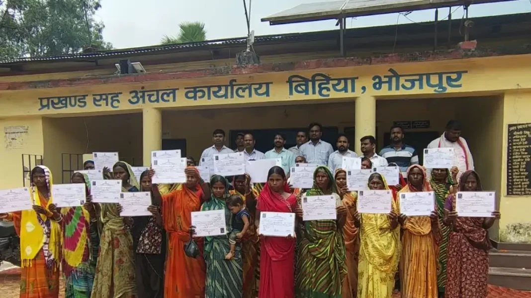LANDLESS FAMILIES GET RESIDENTIAL LAND CERTIFICATES