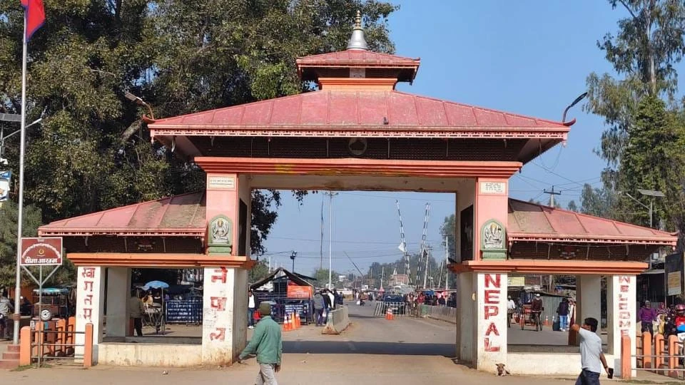 नेपाल में फिर गरमाया हिंदू राष्ट्र का मुद्दा, पहाड़ से मधेश तक उठी मांग; सुनसरी हिंसा की जांच तेज