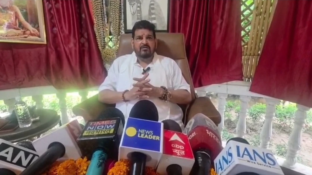 वंदे मातरम विवाद पर बृजभूषण शरण सिंह का कांग्रेस पर हमला, बोले- बहुसंख्यक समाज को ठेस पहुंचाने वाले मुद्दे उठाती है पार्टी