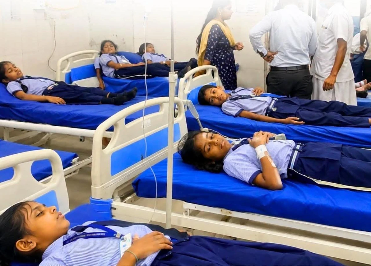 मिड-डे मील खाने के बाद 38 बच्चों की तबीयत बिगड़ी, 19 अस्पताल में भर्ती; फूड पॉइजनिंग की आशंका