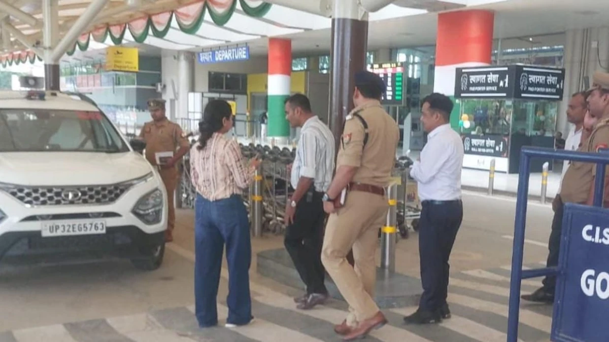 बाबतपुर एयरपोर्ट पर चेकिंग के दौरान लाइसेंसी पिस्टल से चली गोली, दो सुरक्षा कर्मी घायल