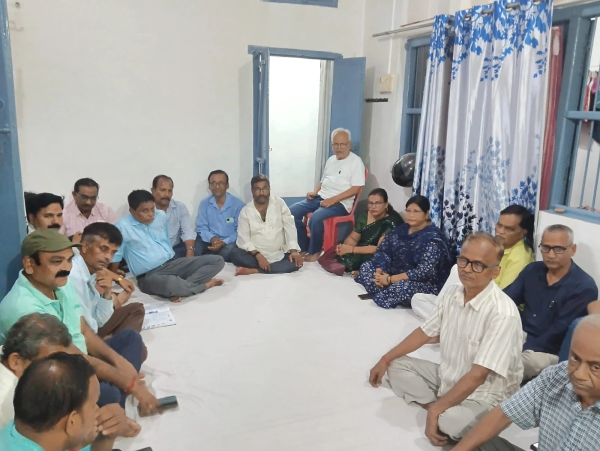 श्री चित्रगुप्त भगवान पूजन महासमिति जौनपुर की बैठक सम्पन्न