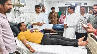 देवास में DJ की तेज आवाज से भड़की मधुमक्खियां, तिरंगा यात्रा पर हमला; एक दर्जन से ज्यादा घायल
