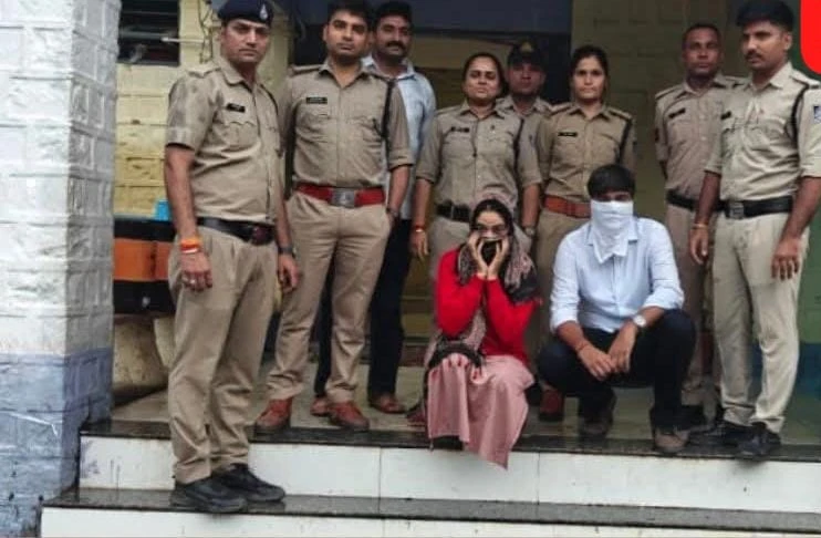 फर्जी आईएएस अधिकारी बनकर नौकरी का झांसा देने वाली महिला गिरफ्तार, 9.80 लाख रुपये की ठगी का आरोप