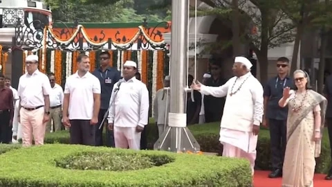 BJP का आरोप- सोनिया ने की वंदे मातरम् रुकवाने की कोशिश; कांग्रेस बोली- खरगे के लिए मांग रही थीं कुर्सी