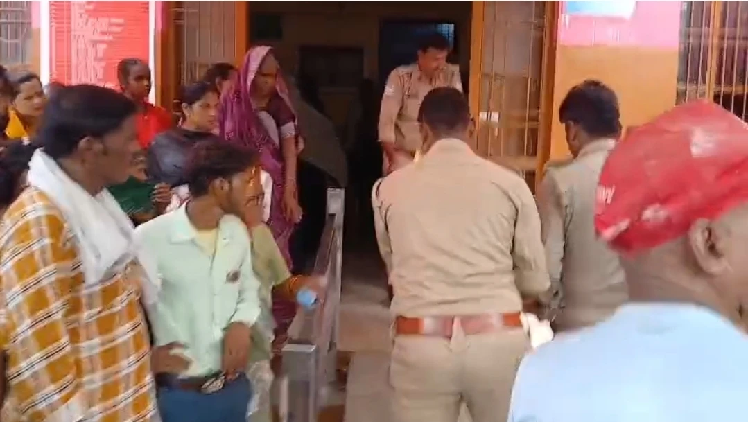 शाहाबाद: कार ऑटो की भिड़ंत में एक की मौत, आठ घायल