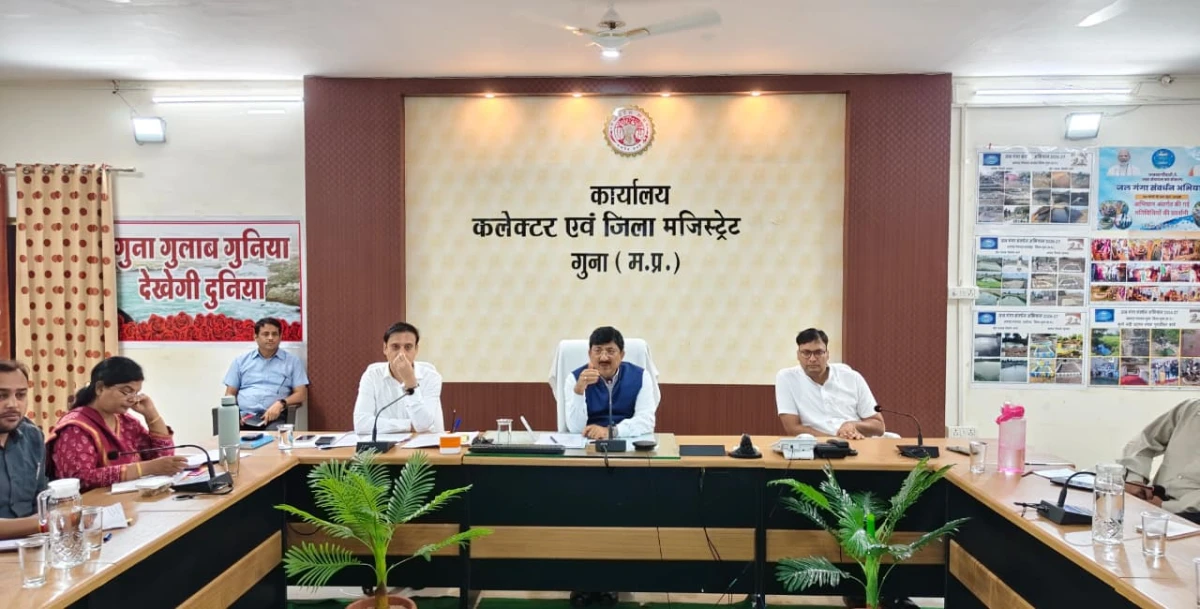 कलेक्टर ने सीएम हेल्पलाइन की शिकायतों के त्वरित निराकरण के दिए निर्देश, लापरवाही पर होगी कार्रवाई