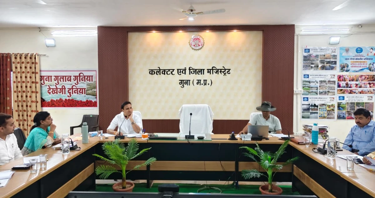 योजनाओं का व्यापक प्रचार-प्रसार कर नागरिकों को लाभ दिलाएं: सीईओ जिला पंचायत अभिषेक दुबे