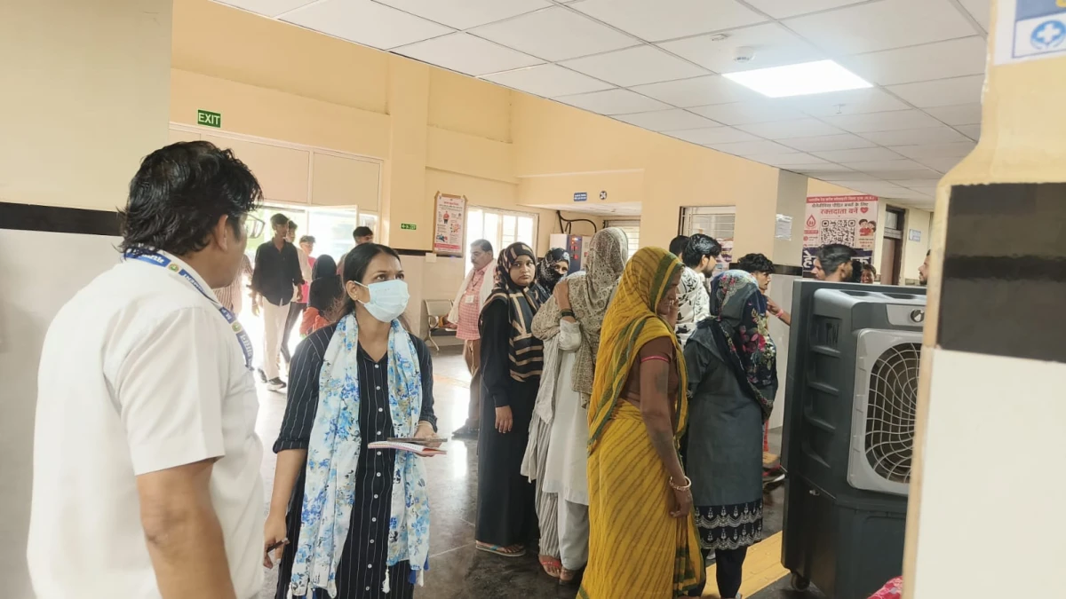जिला अस्पताल का औचक निरीक्षण, व्यवस्थाओं में सुधार के दिए निर्देश