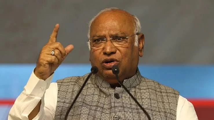 'अपने रुख से पीछे नहीं हटेगा विपक्ष': तीन मांगों पर खरगे ने सरकार को घेरा, गतिरोध खत्म होने के आसार नहीं