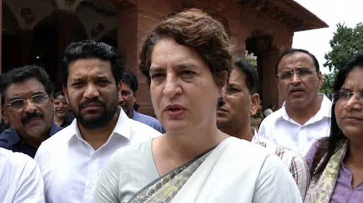 क्या हम चुपचाप बैठे रहें? मीडिया के सवाल पर भड़कीं प्रियंका गांधी, गृह मंत्री अमित शाह पर साधा निशाना
