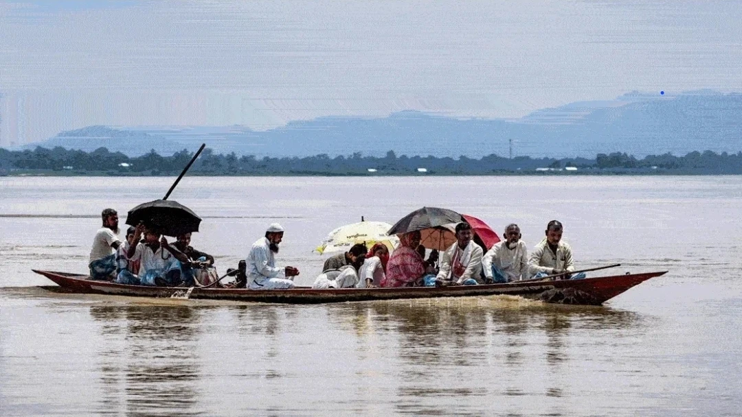 असम में बाढ़ से 82 की मौत, 1.92 लाख लोग प्रभावित; बीमा दावों और कर्ज में राहत देगी सरकार