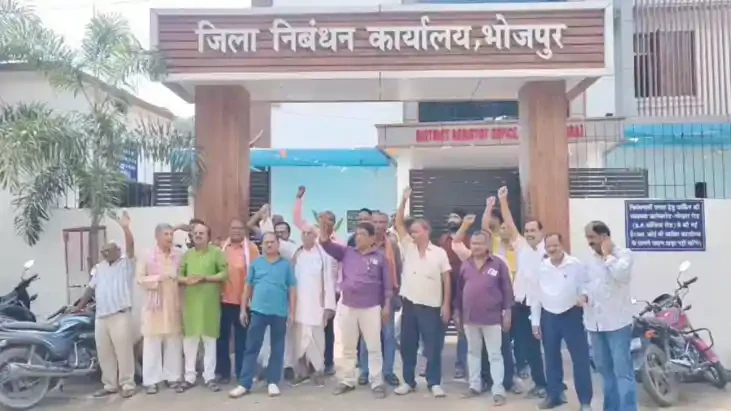 STRIKE BY DOCUMENT WRITERS CONTINUED FOR THE FOURTH CONSECUTIVE DAY TODAY