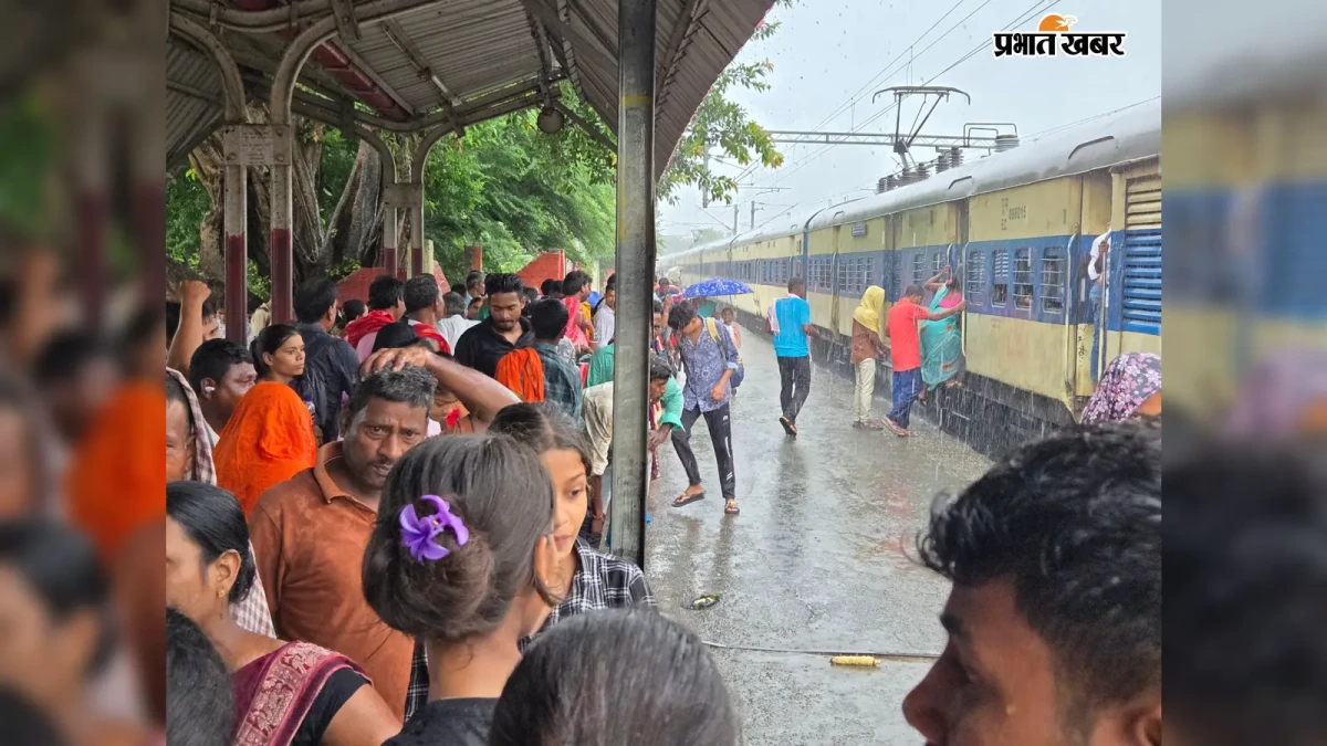 PASSENGERS SUFFERS DESPITE THE RAILWAYS EARNS LAKHS