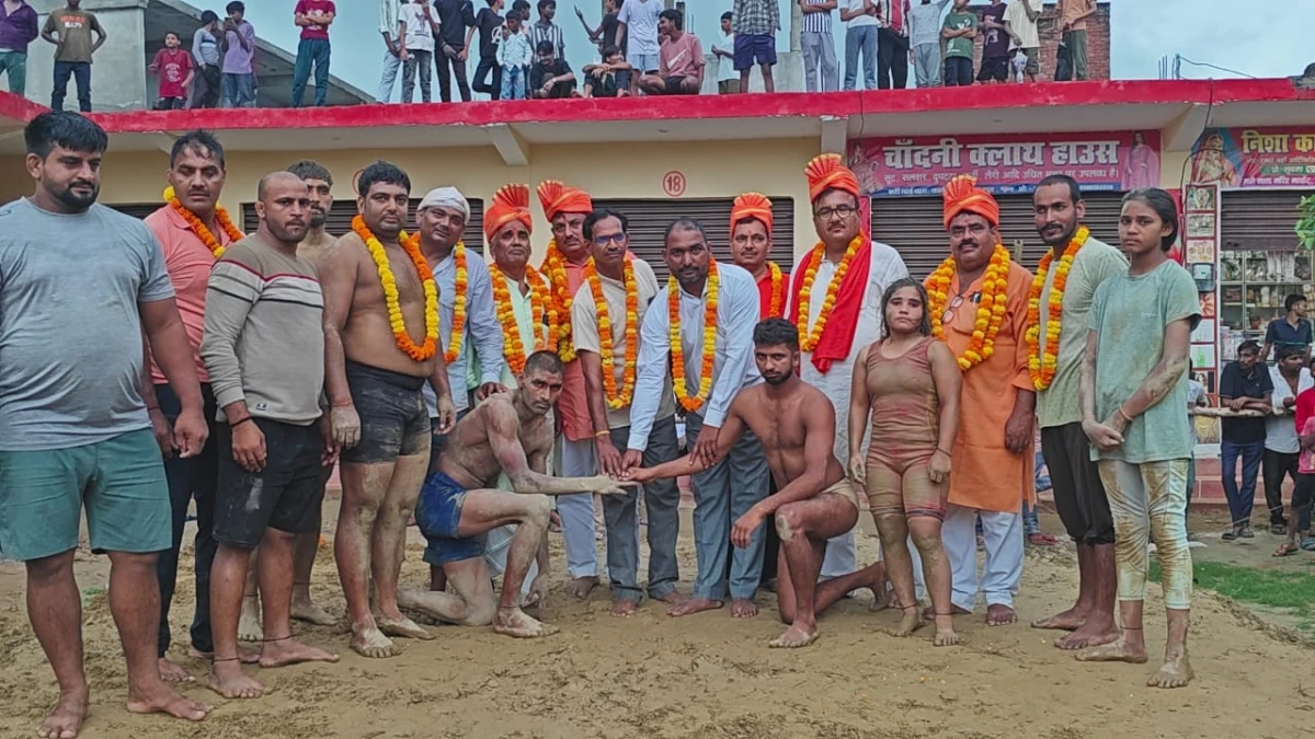 नागपंचमी पर्व पर कादीपुर नगर में राज्य स्तरीय दंगल आयोजित