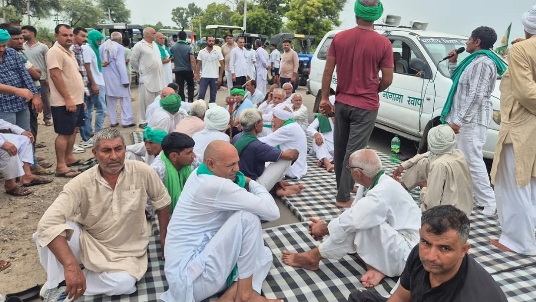 जीवन कुंडू हत्याकांड: विरोध में हांसी-हिसार रोड जाम, 14 दिन बाद भी अंतिम संस्कार नहीं; मुख्य आरोपी रमेश फरार