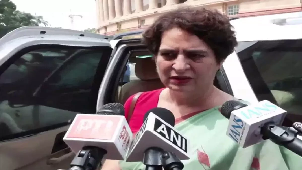 प्रियंका गांधी का अमित शाह पर हमला, बोलीं- ‘आज भी वंदे मातरम गाने आए थे’; खरगे ने कहा- ‘ये लोकतंत्र तबाह कर रहे’