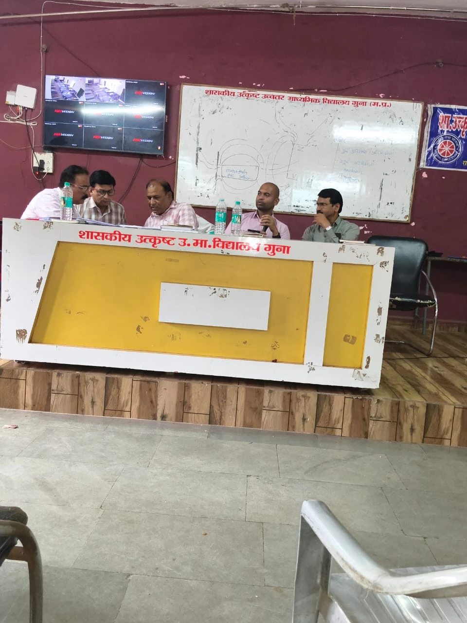 तीन दिन में लंबित कार्य पूरे करें, लापरवाही पर होगी कार्रवाई: डीईओ समर सिंह राठौड़
