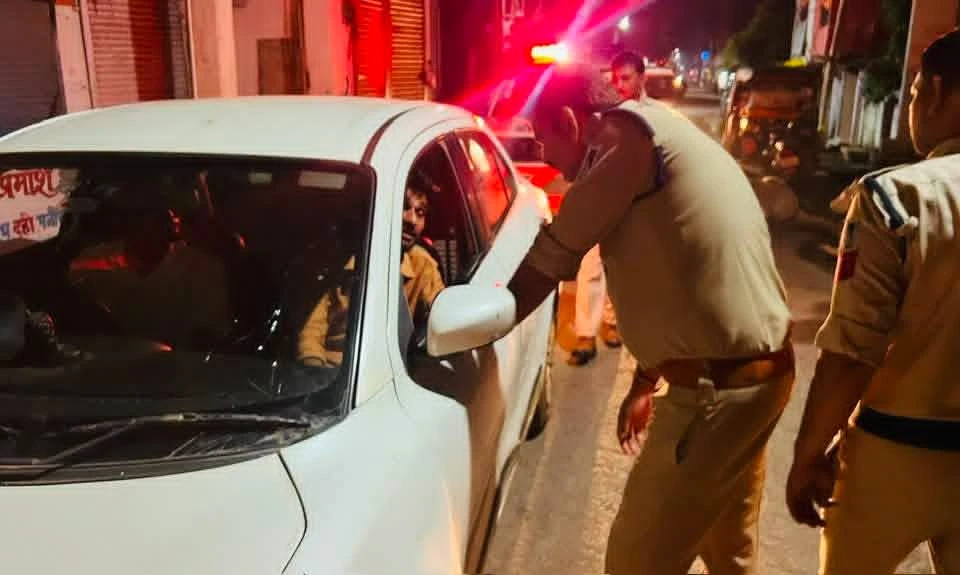 गुना पुलिस की बड़ी कार्रवाई, एक साथ सभी थाना क्षेत्रों में कॉम्बिंग गश्त; 126 वारंटी गिरफ्तार
