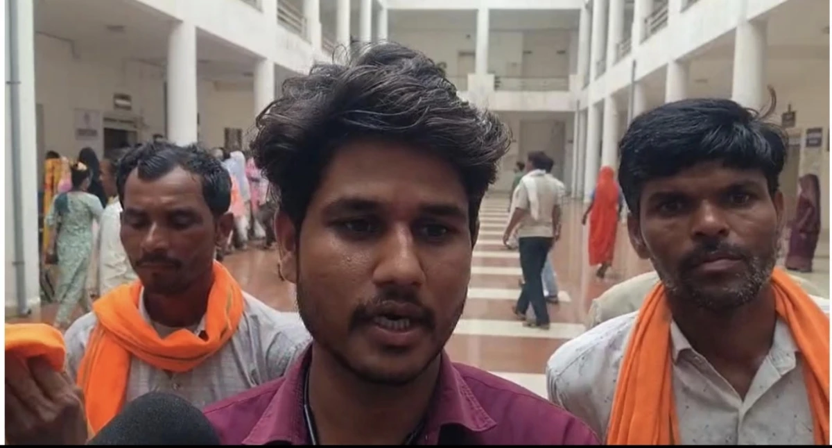पीएम आवास के नाम पर रिश्वतखोरी व सचिव पर पत्नी का फर्जी आवास स्वीकृत कराने का आरोप