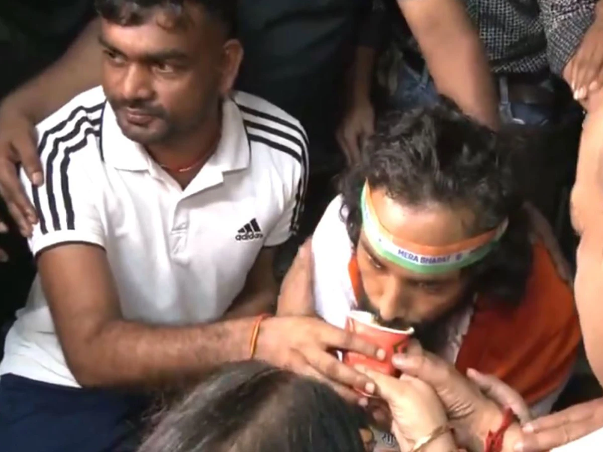 Jharkhand Government Accepts Students’ Demands, Student Leader Devendra Nath Mahato Ends Hunger Strike