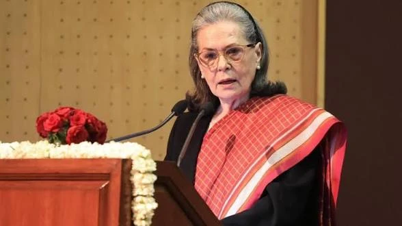 सोनिया गांधी ने क्यों ठुकराया था प्रधानमंत्री पद? ‘बिलॉन्गिंग’ में सामने आएगा निजी जिंदगी से सियासत तक का सफर