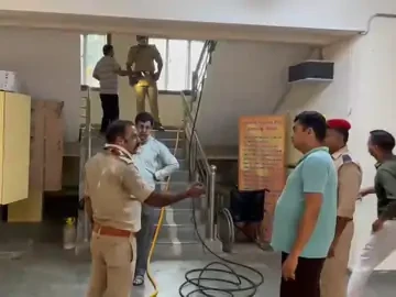 मथुरा पुलिस ऑफिस में एसी के शॉर्ट सर्किट से लगी आग, दमकल ने समय रहते पाया काबू