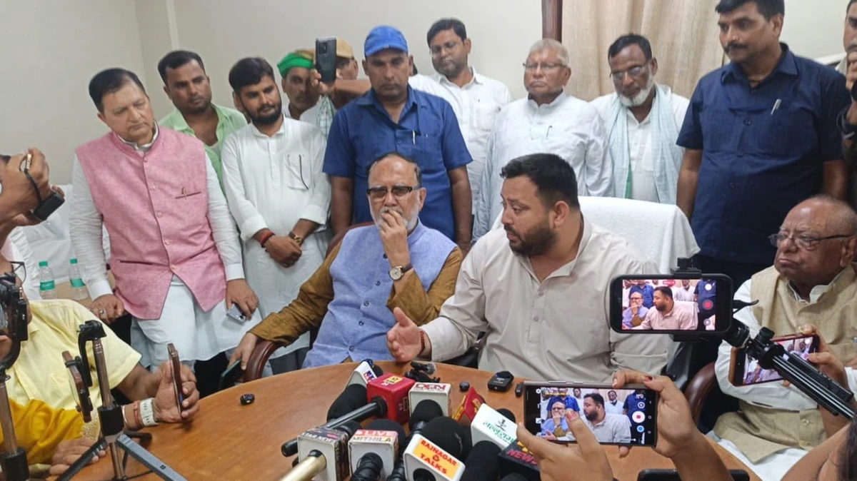 जेल में रोशन यादव की मौत पर सियासत तेज, तेजस्वी यादव ने परिजनों से की मुलाकात; निष्पक्ष जांच और कार्रवाई की मांग