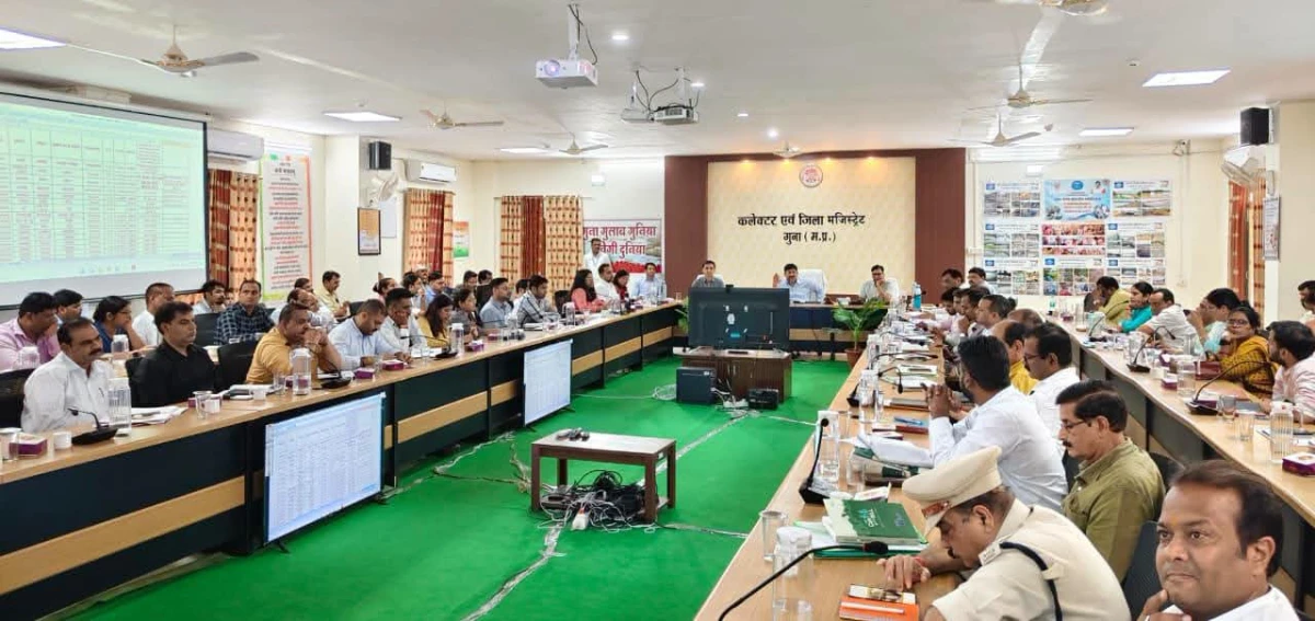 मुख्यमंत्री जन-विश्वास अभियान में प्राप्त शिकायतों का प्राथमिकता से समय-सीमा में करें निराकरण – कलेक्टर